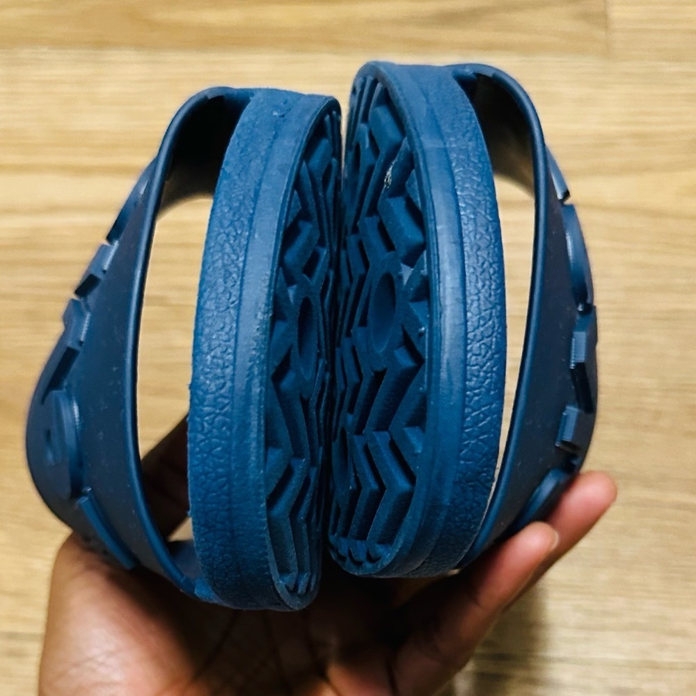 LEVIS Rubber Slide - Picture 8 of 9